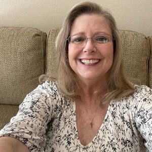 Meet your Posher, Stephanie a